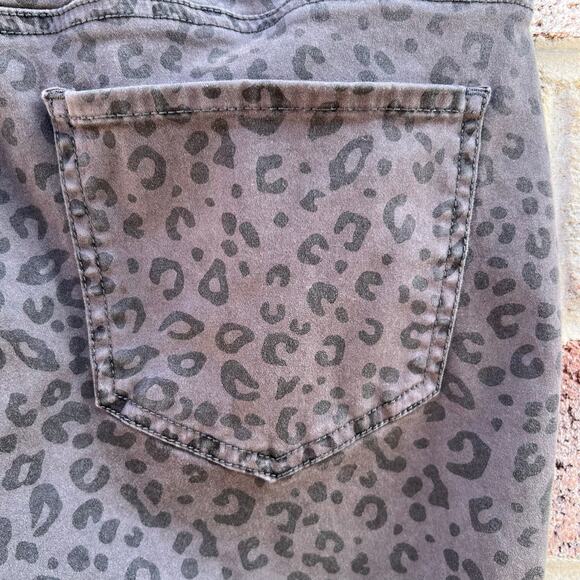 NYDJ Women’s Ami Skinny Leopard Cropped Pants Size 6 - Picture 4 of 5